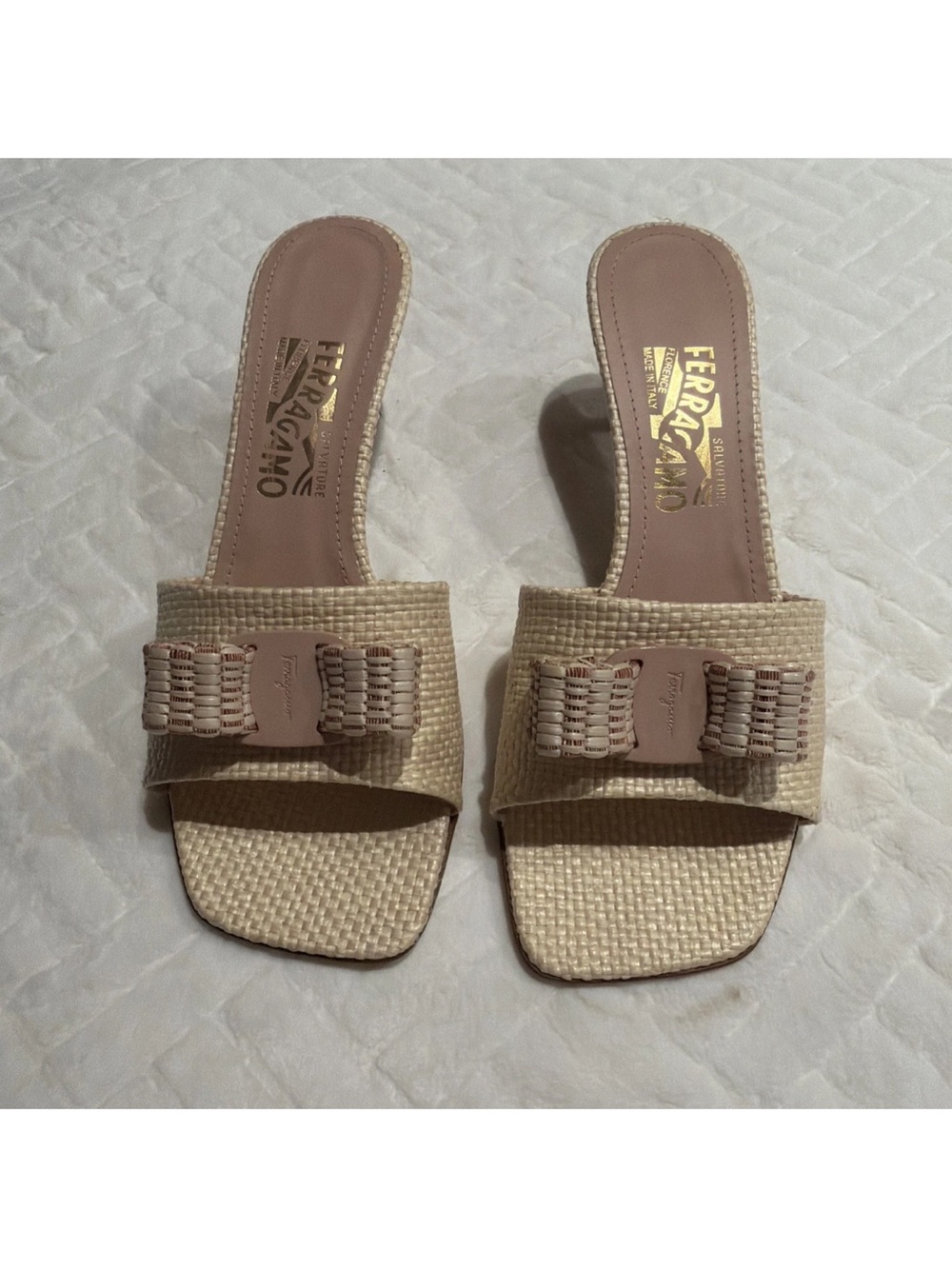 Salvatore Ferragamo mules natural raffia women’s size 7